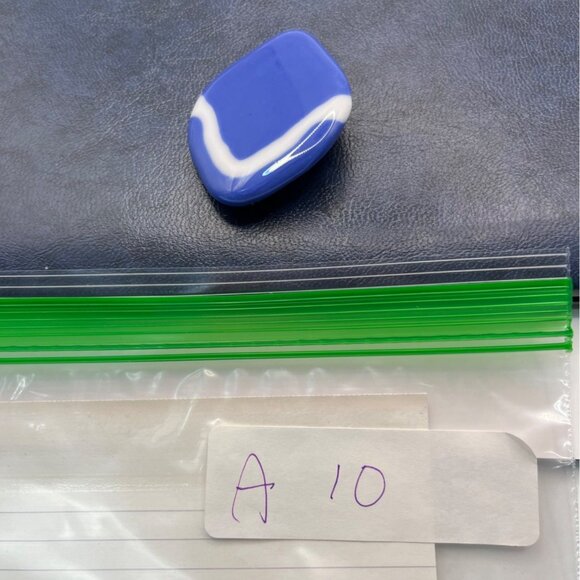 Blue & White Glass Brooch Pin A10 - Picture 5 of 5